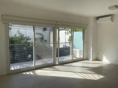 Departamento en venta, monoambiente super luminoso con cochera fija y baulera
