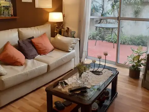 Ph al frente amplio, con entrada de auto patio y terraza