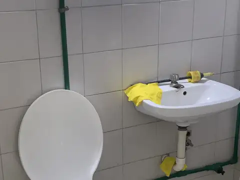 Local en Alquiler en Tablada, $ 450.000