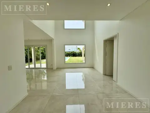 Casa 4 ambientes con 4 baños