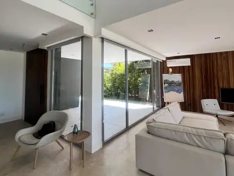 Casa 7 ambientes con 5 baños