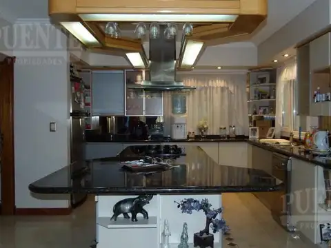 Casa 5 ambientes con 3 baños