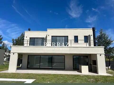 Casa Venta 4 Dormitorios Barrio El Naudir Lote de 763 m2 Escobar