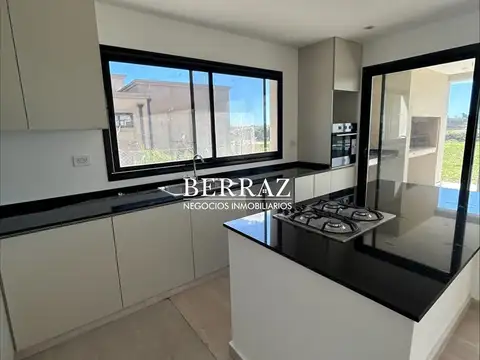 Casa 6 ambientes con 4 baños