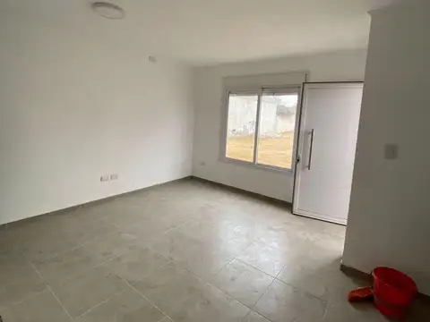 Depto Tipo Casa en Alquiler en Trenque Lauquen, $ 680.000