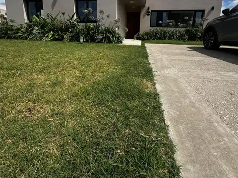 Casa en alquiler - 2 Dormitorios 3 Baños - Mar del Plata