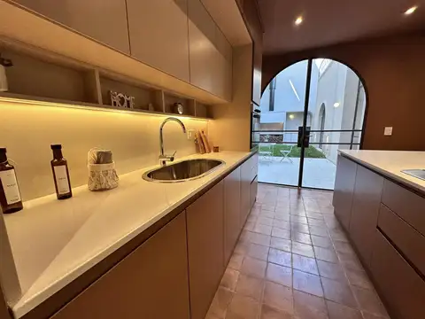 Casa 7 ambientes con 3 baños