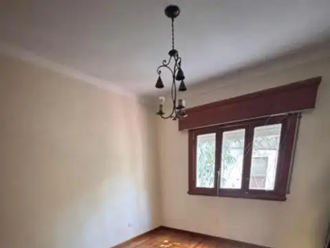 Casa 6 ambientes con 1 baño