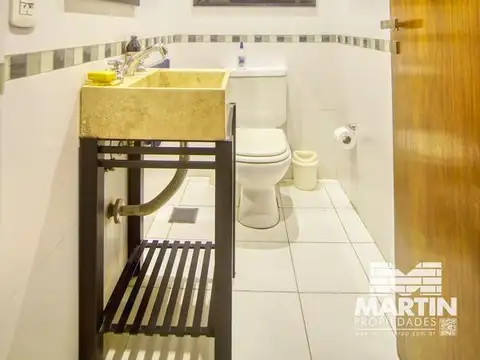 Excelente casa 7 ambientes, con gran jardín - Acassuso, muy buena ubicación