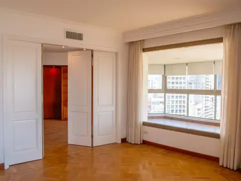 Departamento 8 ambientes con 4 baños