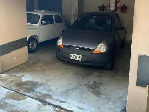 Cochera fija y cubierta en Villa Crespo Acceso PB porton automático- OPORTUNIDAD