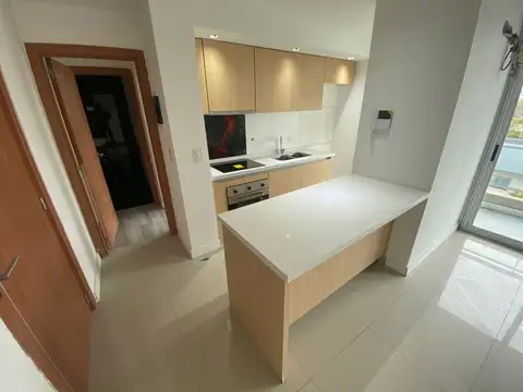 SEMIPISO CON COCHERA CUBIERTA, SUM, PARRILLAS Y JACUZZI.