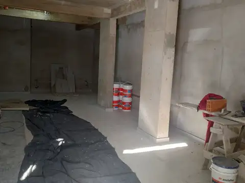 Local en Venta Via Púb.