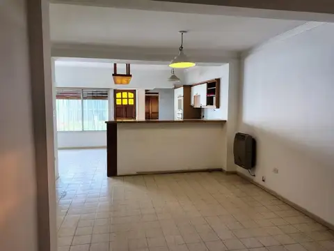 Casa 6 ambientes con 4 baños