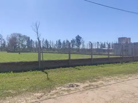 SE VENDE en Bº La Emilia Pto Tirol. Terreno 60x70