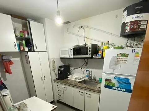 Oficina 5 ambientes con 2 baños