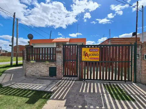 Excelente casa sobre Vic. de la Plaza, Barrio Santa Ana