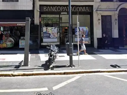 Venta con Renta . Local emplazado en la emblematica Av de Mayo   en la  zona de Congreso
