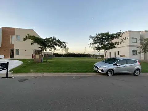 PUERTOS DEL LAGO ACACIAS 100