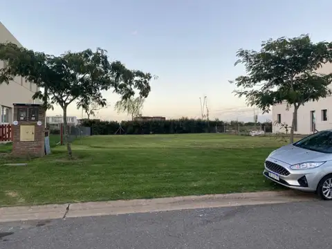 PUERTOS DEL LAGO ACACIAS 100