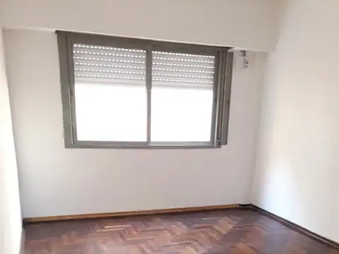 PH 3 ambientes amplio con terraza. Sin expensas.  - Olivos