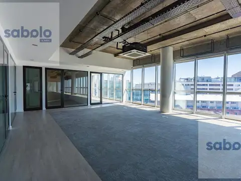 Oficina 8 ambientes con 2 baños