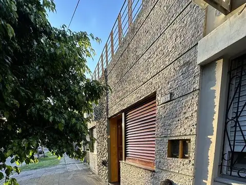 Alquiler de casa 3 amb en ph patio, terraza. AA instalados