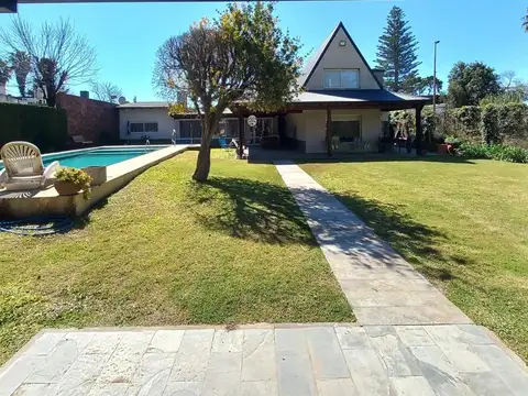 Venta Casa en Pueblo Esther Piscina Quincho apta Crédito