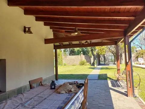 Casa en Venta con 2 cocheras