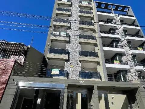 Departamento en venta de 2 Ambientes con cochera opcional en Quilmes