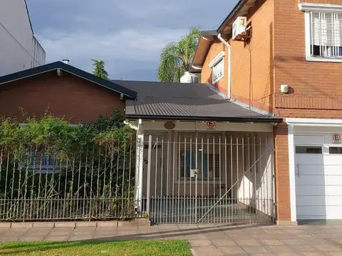 CHALET CASTELAR NORTE 4 AMB QUINCHO FONDO GARAGE Y COCHERA