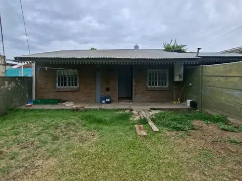 Casa 2 ambientes con 1 baño