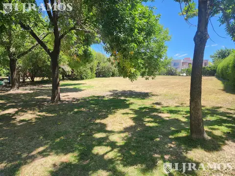 YA ESCRITURADO. ORIENTACION NORTE. LOTE INTERNO.