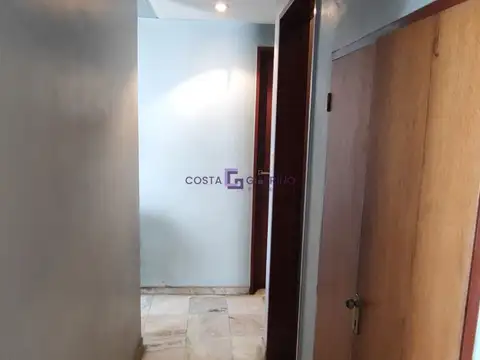 Excelente casa de 5 ambientes con patio, cochera y quincho