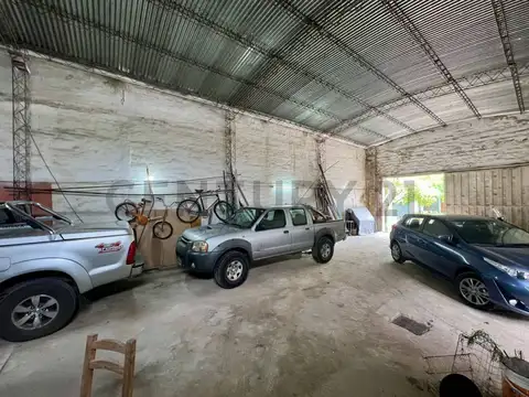 VENTA GALPON + CASA 3 DORM  BARRIO PARQUE CAPITAL