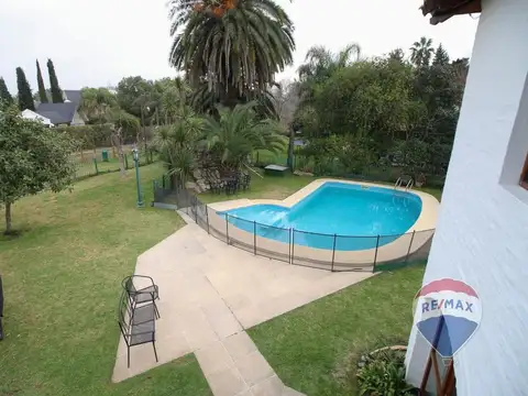 Venta - Casa en DOBLE LOTE con pileta. Aranjuez