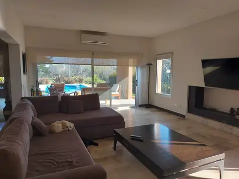 Casa en Alquiler Temporal con 2 cocheras