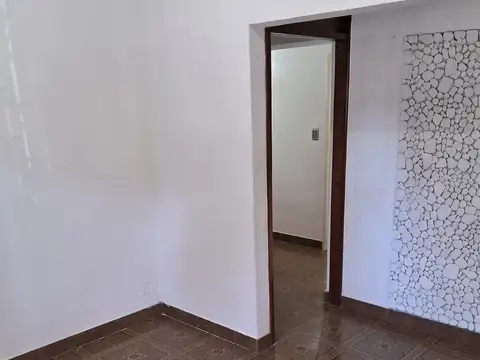Casa 4 ambientes con 1 baño