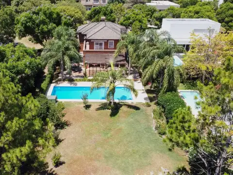 CASA CUATRO DORMITORIOS EN VENTA LA BAHIA PILETA