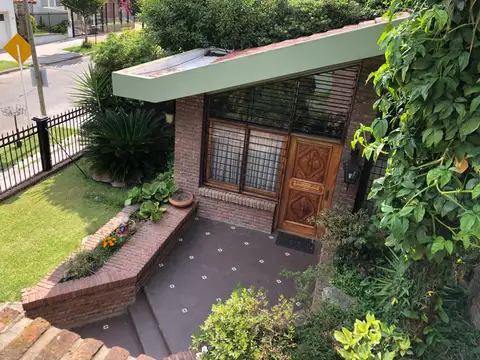 Blanco Encalada 1800