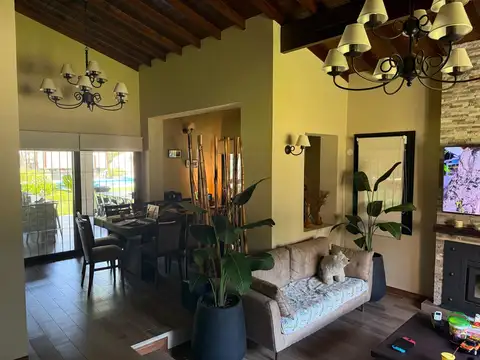 Casa 3 ambientes con 2 baños
