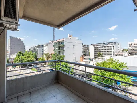 Depto 2 amb, lumin, frente, impecable, Coghlan.