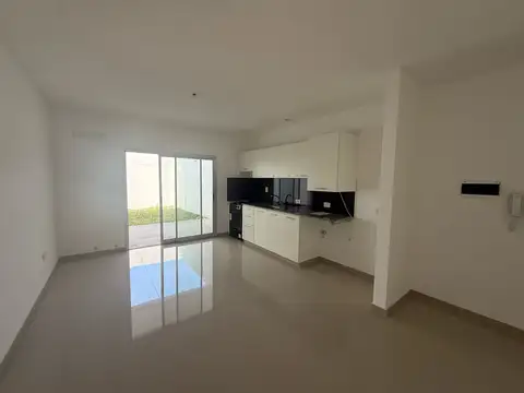 Departamento de 1 dormitorio con fondo