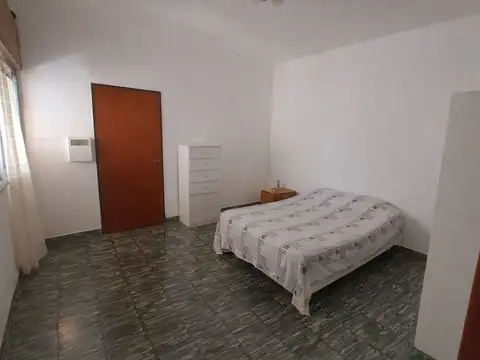 Casa 7 ambientes con 1 baño