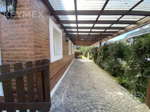 Casa 9 ambientes con 5 baños