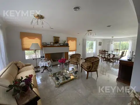 Casa en Venta con 4 cocheras