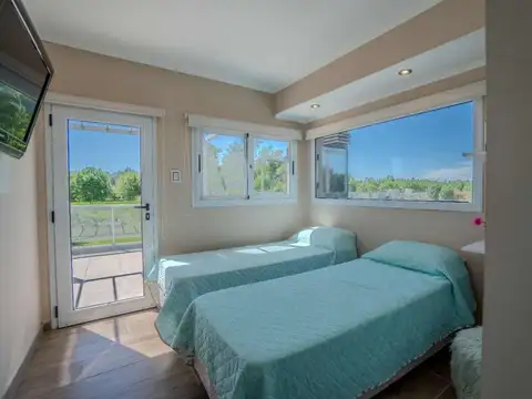 Casa 7 ambientes con 2 baños