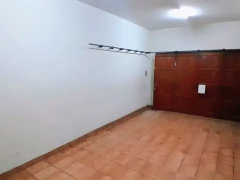 Casa 8 ambientes con 3 baños