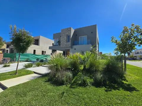 Casa 6 ambientes con 2 baños