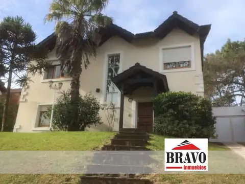 DESTACADO CHALET / CASA z/ Centro. Garaje/Pileta | VILLA GESELL | Cod.0702